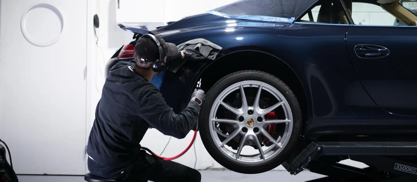 Professionele ceramic coating applicatie op een Porsche 991 bij Charlie Detailing Utrecht